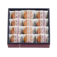 新宿中村屋　伝統の月餅　2種12個入り。上品な化粧箱に詰め合わせた、贈答用にも人気の和菓子ギフト