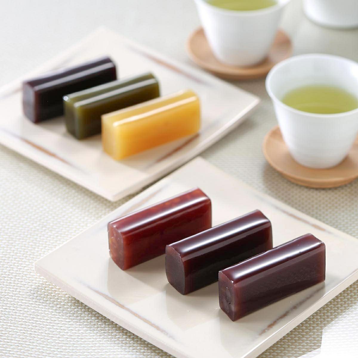 小形羊羹の食シーン画像①