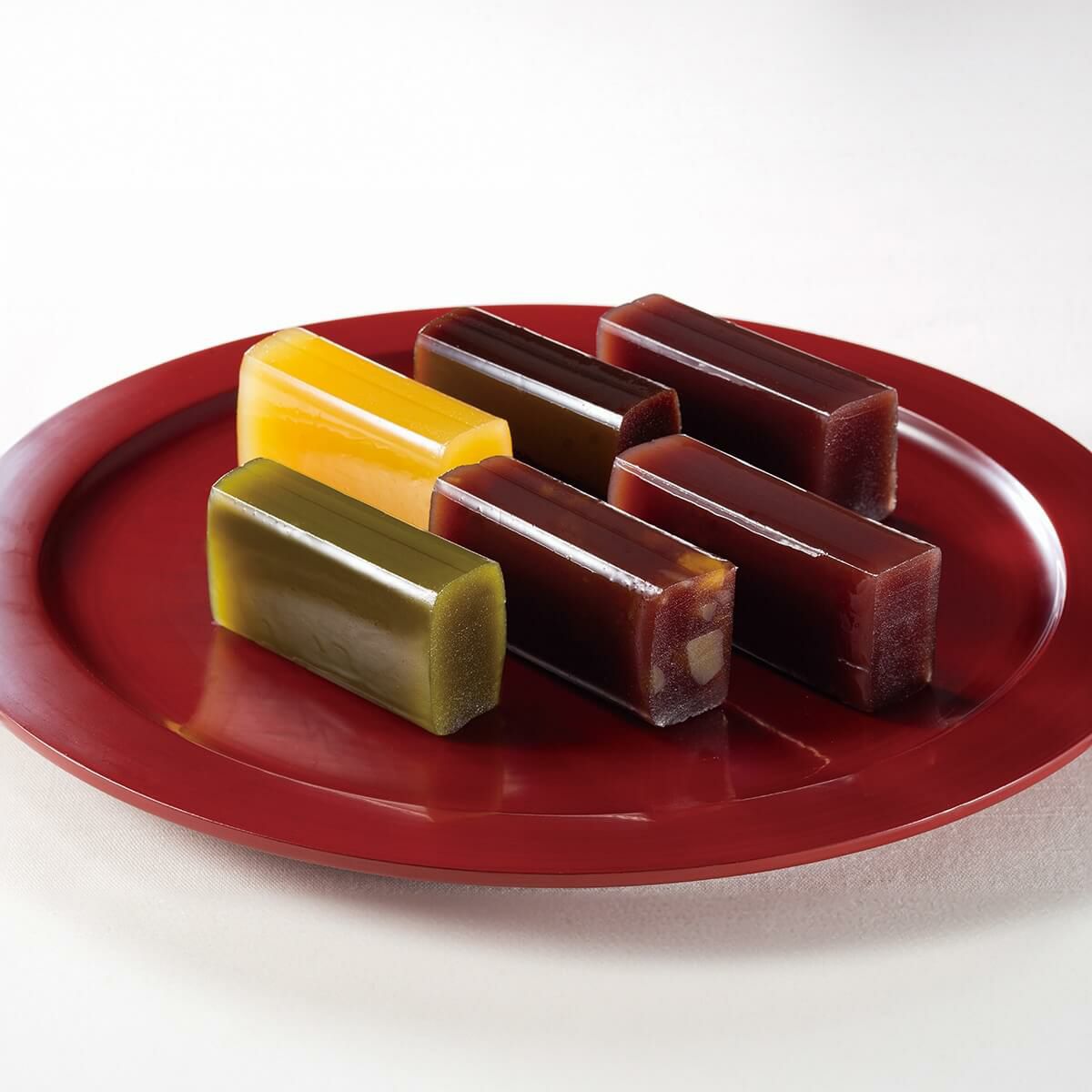 小形羊羹の食シーン画像②