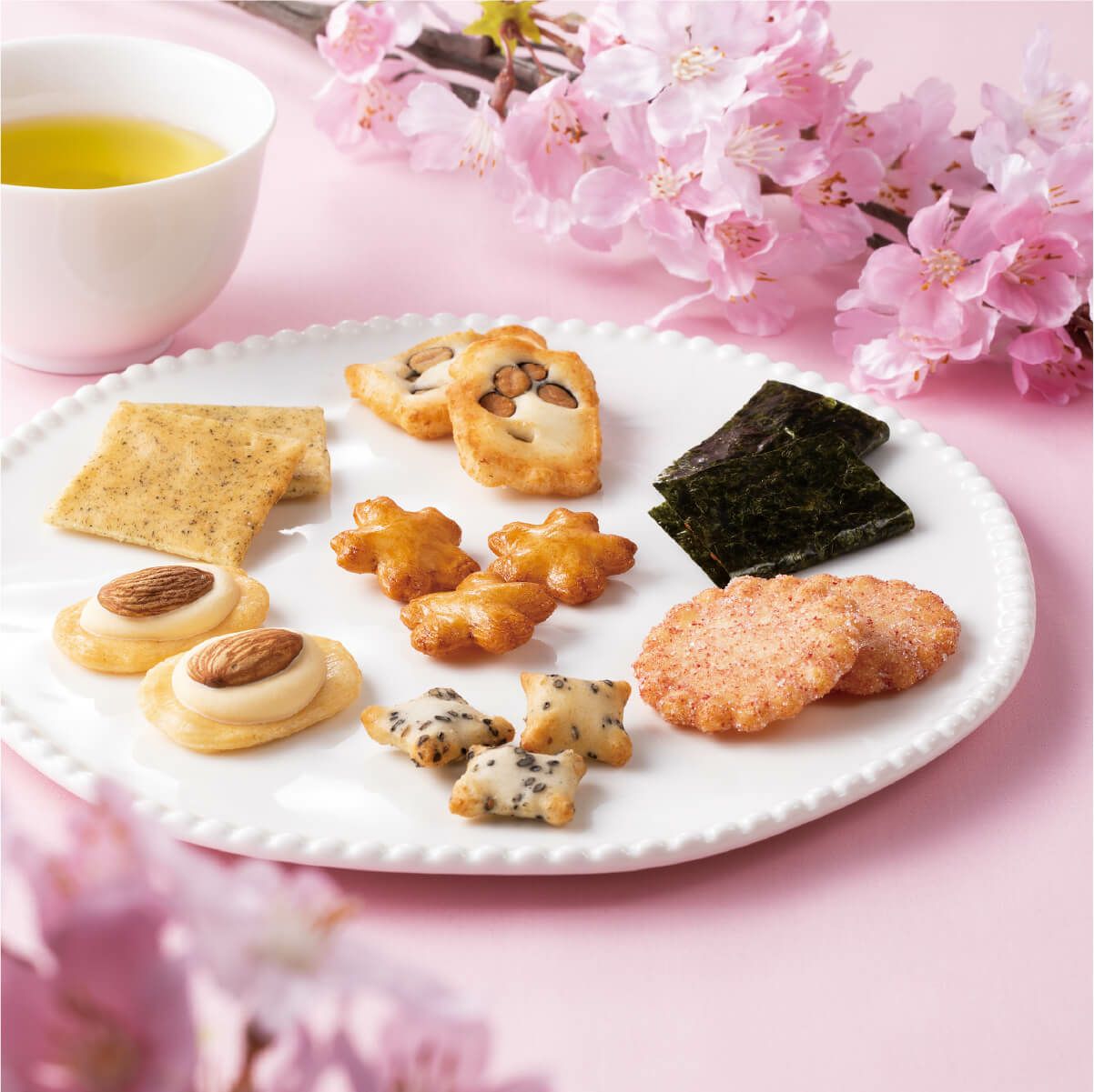 新宿中村屋　花ごよみ春　4袋入｜季節限定さくらのあられを含む7種類を小袋に詰め合わせたシズル画像